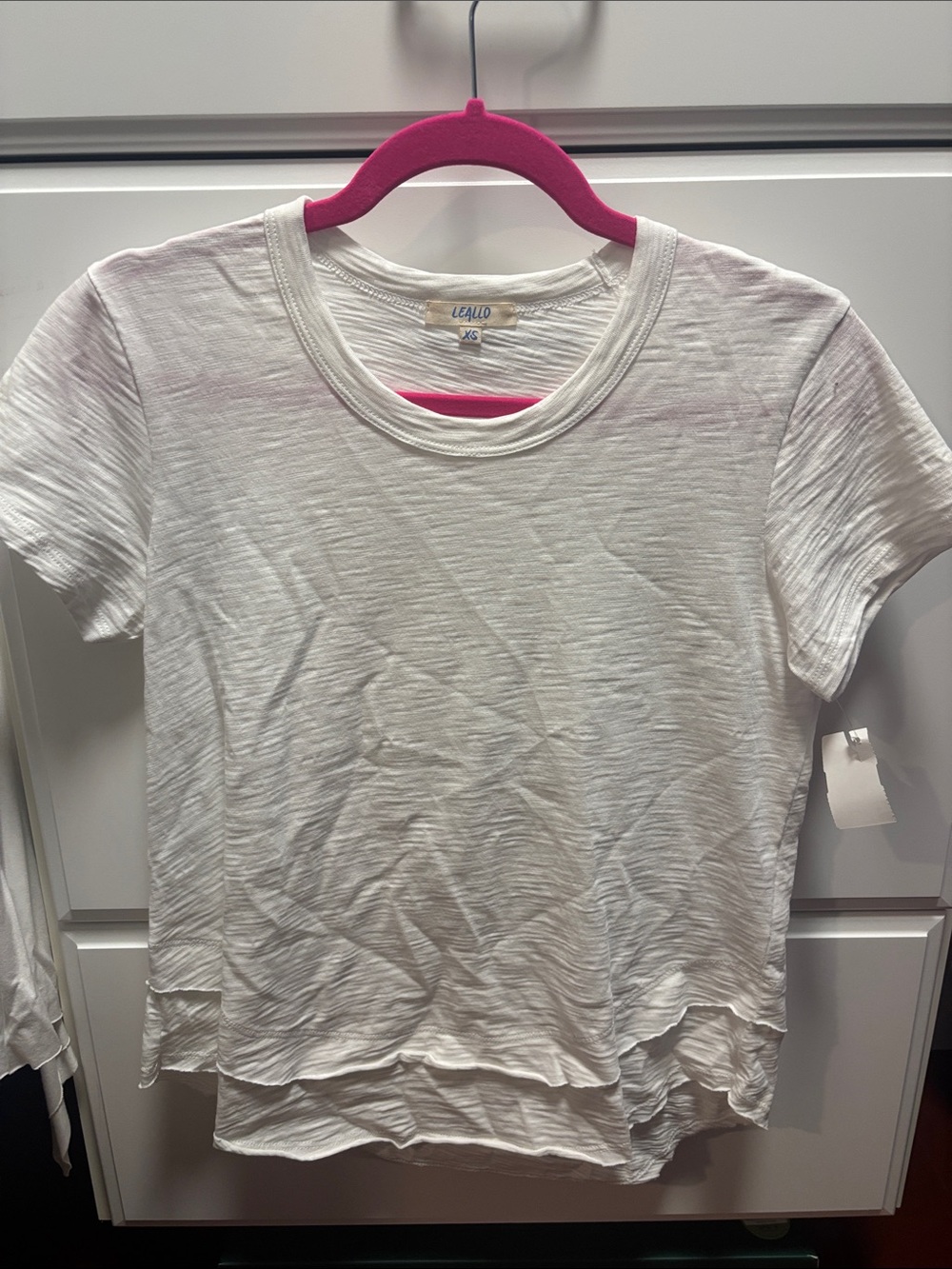 Leallo White “Daisy” Short Sleeve Tee XS